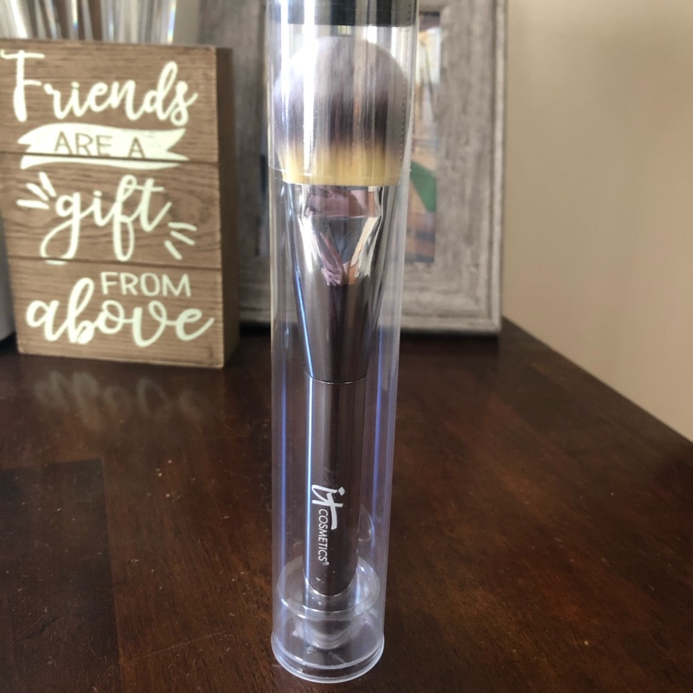 It Cosmetics never opened foundation brush